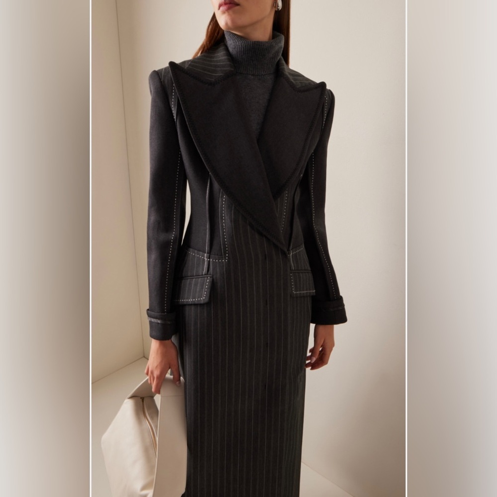 Simkhai “Silvia coat” (BRAND NEW WITH TAGS)
Structured and tailored,Pinstripe.